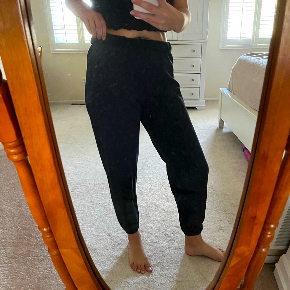 Black Sweatpants Youth XL fits like a Small/Medium